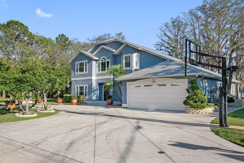 House in Sanford, Florida 4 bedrooms, 343 sq.m. № 2214959 - photo 2