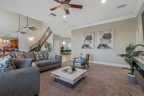 House in Sanford, Florida 4 bedrooms, 343 sq.m. № 2214959 - photo 9