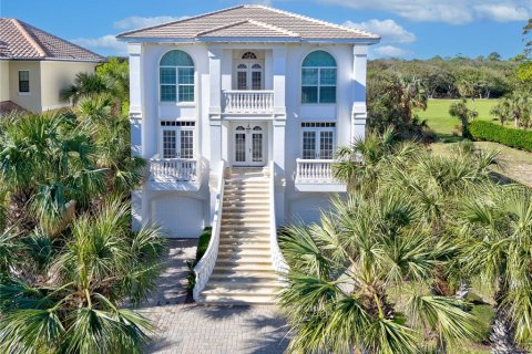 House in Palm Coast, Florida 5 bedrooms, 455.78 sq.m. № 1554714 - photo 1