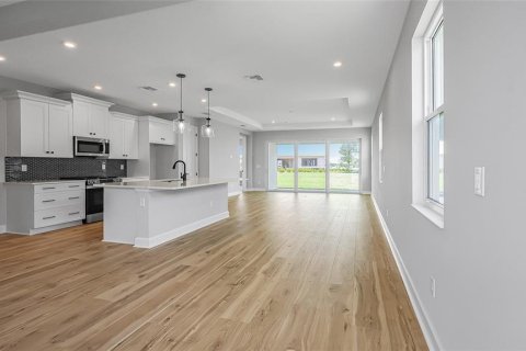 House in Tavares, Florida 2 bedrooms, 133.22 sq.m. № 2354674 - photo 9