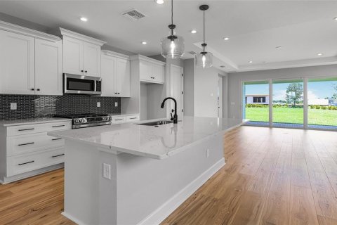 House in Tavares, Florida 2 bedrooms, 133.22 sq.m. № 2354674 - photo 3