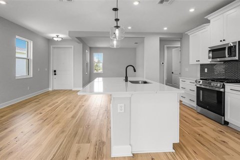 House in Tavares, Florida 2 bedrooms, 133.22 sq.m. № 2354674 - photo 7