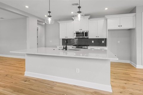 House in Tavares, Florida 2 bedrooms, 133.22 sq.m. № 2354674 - photo 6