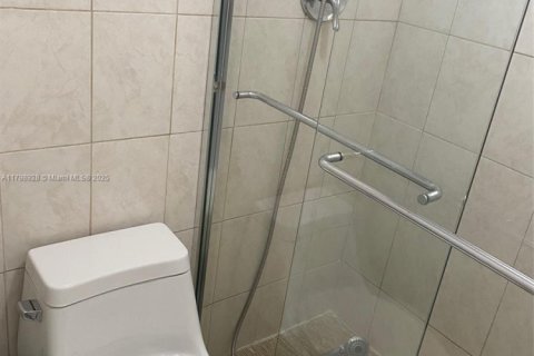 Condominio en venta en Miami, Florida, 1 dormitorio, 62.43 m2 № 1864264 - foto 18