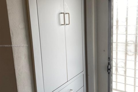 Condominio en venta en Miami, Florida, 1 dormitorio, 62.43 m2 № 1864264 - foto 25