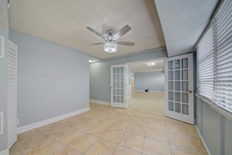 Condo in Saint Petersburg, Florida, 2 bedrooms  № 1736355 - photo 18