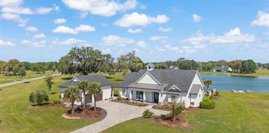 Villa ou maison à Dunnellon, Floride 3 chambres, 256.32 m2 № 2099220