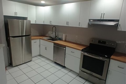 Townhouse in Tampa, Florida 2 bedrooms, 99.41 sq.m. № 1876818 - photo 18