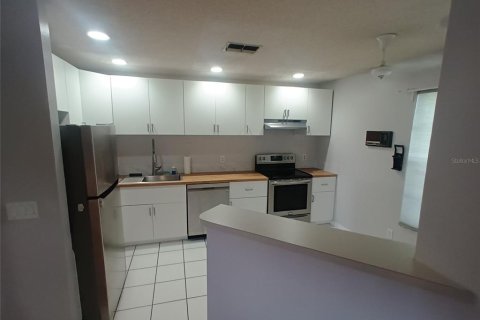 Townhouse in Tampa, Florida 2 bedrooms, 99.41 sq.m. № 1876818 - photo 17