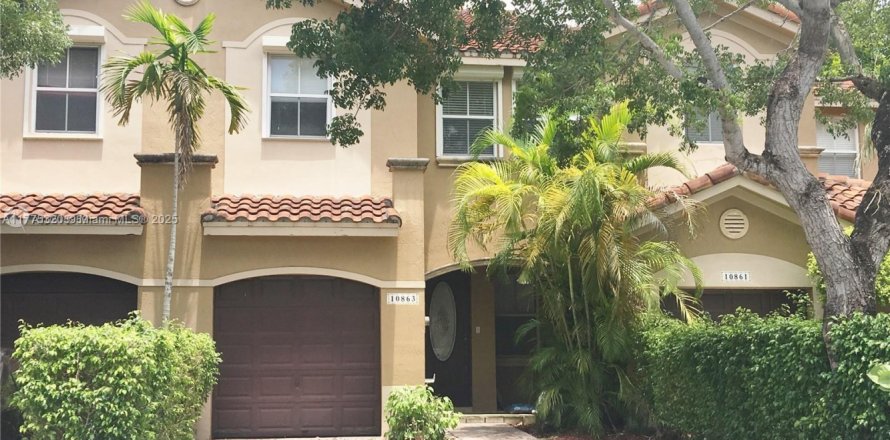Touwnhouse à Miami, Floride 4 chambres, 168.06 m2 № 1711845
