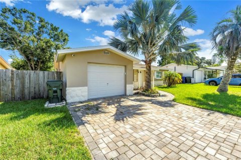 Casa en venta en Largo, Florida, 2 dormitorios, 98.01 m2 № 1841947 - foto 3