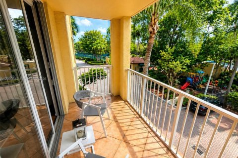 Condo in Aventura, Florida, 2 bedrooms № 2090029 - photo 2