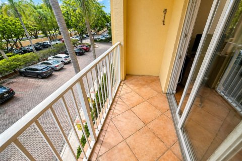 Condo in Aventura, Florida, 2 bedrooms № 2090029 - photo 5