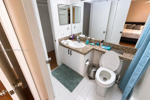 Condo in Aventura, Florida, 2 bedrooms № 2090029 - photo 3