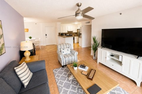Condo in Aventura, Florida, 2 bedrooms № 2090029 - photo 8
