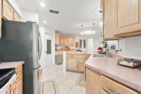 House in Seminole, Florida 3 bedrooms, 136.01 sq.m. № 2406670 - photo 14