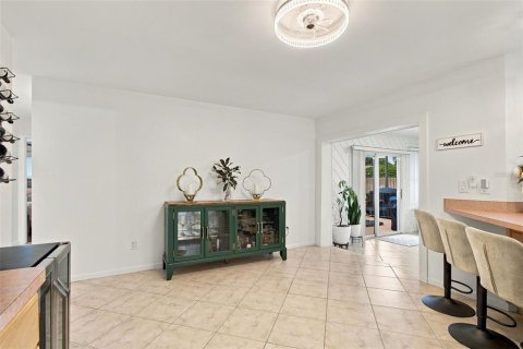 House in Seminole, Florida 3 bedrooms, 136.01 sq.m. № 2406670 - photo 21