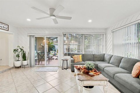House in Seminole, Florida 3 bedrooms, 136.01 sq.m. № 2406670 - photo 25