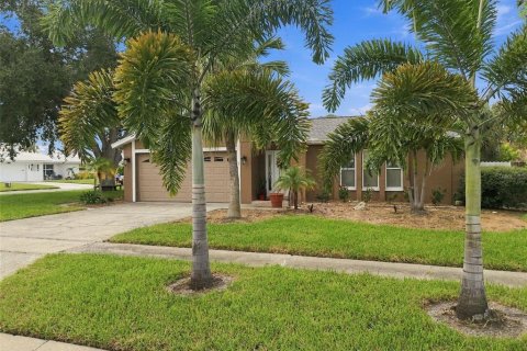 House in Seminole, Florida 3 bedrooms, 136.01 sq.m. № 2406670 - photo 2