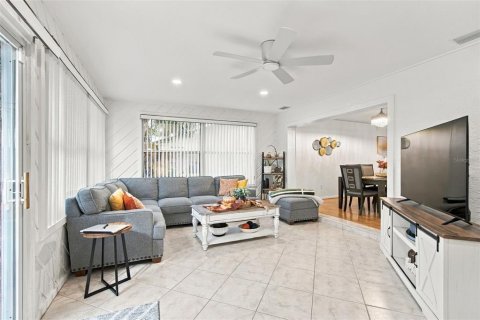 House in Seminole, Florida 3 bedrooms, 136.01 sq.m. № 2406670 - photo 22