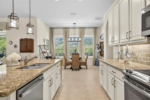 House in Palm Coast, Florida 3 bedrooms, 197.51 sq.m. № 2396335 - photo 15