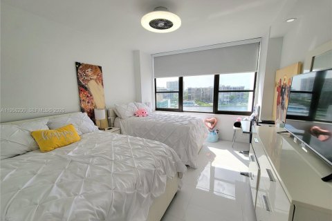 Condo in Hollywood, Florida, 2 bedrooms  № 2154590 - photo 15