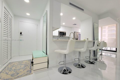 Condo in Hollywood, Florida, 2 bedrooms  № 2154590 - photo 3