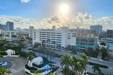 Condo in Hollywood, Florida, 2 bedrooms  № 2154590 - photo 18
