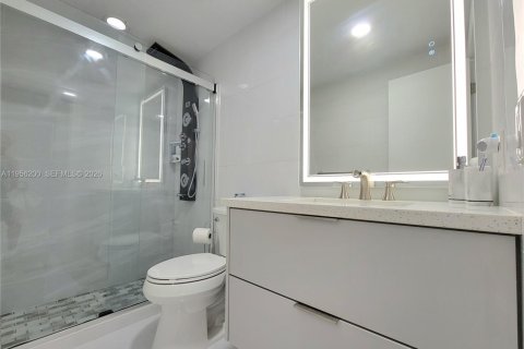 Condo in Hollywood, Florida, 2 bedrooms  № 2154590 - photo 16