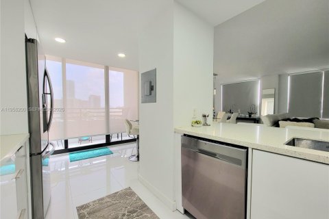 Condo in Hollywood, Florida, 2 bedrooms  № 2154590 - photo 7