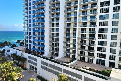 Condo in Hollywood, Florida, 2 bedrooms  № 2154590 - photo 22