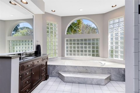 House in Orlando, Florida 5 bedrooms, 288.09 sq.m. № 1722871 - photo 9