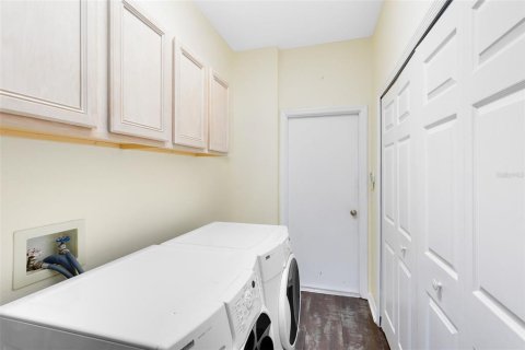 House in Orlando, Florida 5 bedrooms, 288.09 sq.m. № 1722871 - photo 15
