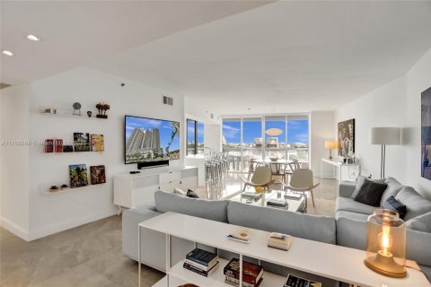 Condo in Miami Beach, Florida, 2 bedrooms  № 1692604 - photo 3