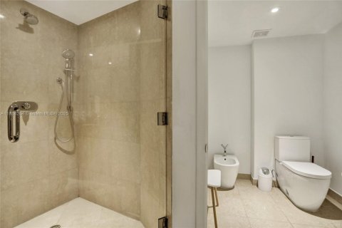 Condo in Miami Beach, Florida, 2 bedrooms  № 1692604 - photo 16