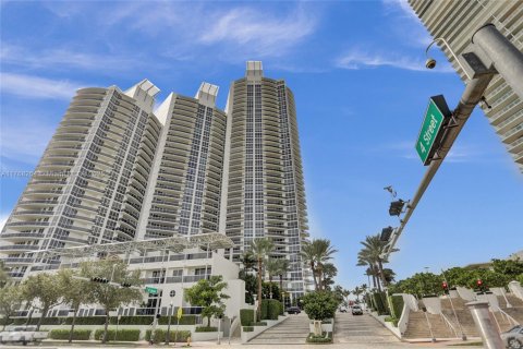 Condo in Miami Beach, Florida, 2 bedrooms  № 1692604 - photo 22