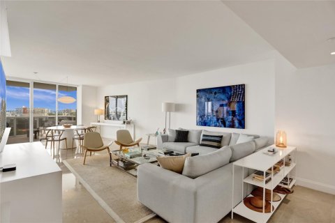 Condo in Miami Beach, Florida, 2 bedrooms  № 1692604 - photo 1