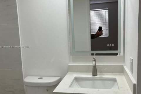 Copropriété à louer à Hialeah, Floride: 2 chambres, 101.73 m2 № 1966252 - photo 1