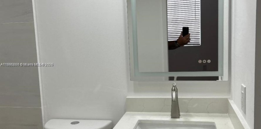 Condo à Hialeah, Floride, 2 chambres  № 1966252