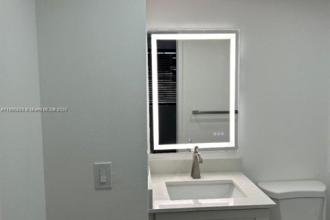 Copropriété à louer à Hialeah, Floride: 2 chambres, 101.73 m2 № 1966252 - photo 5