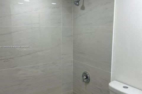 Copropriété à louer à Hialeah, Floride: 2 chambres, 101.73 m2 № 1966252 - photo 4