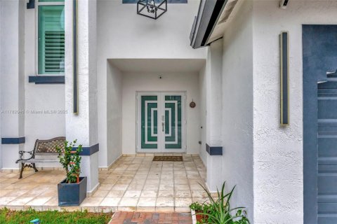 Casa en venta en Miami, Florida, 5 dormitorios, 247.77 m2 № 1868803 - foto 3