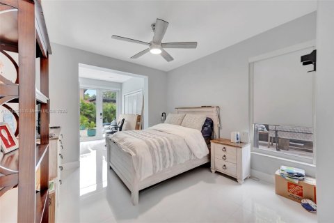 Casa en venta en Miami, Florida, 5 dormitorios, 247.77 m2 № 1868803 - foto 24