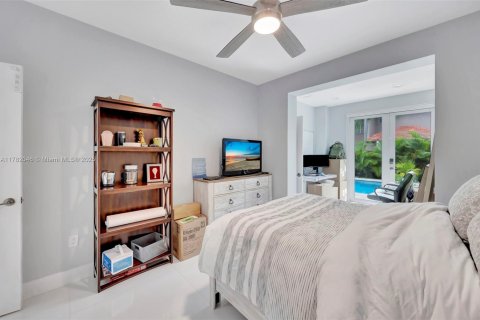 Casa en venta en Miami, Florida, 5 dormitorios, 247.77 m2 № 1868803 - foto 23