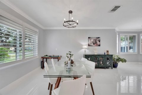 Casa en venta en Miami, Florida, 5 dormitorios, 247.77 m2 № 1868803 - foto 17
