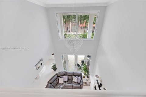 Casa en venta en Miami, Florida, 5 dormitorios, 247.77 m2 № 1868803 - foto 30