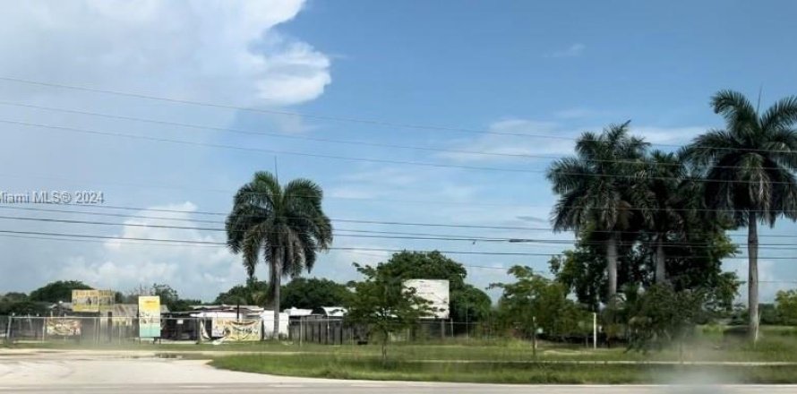 Propiedad comercial en Miami, Florida № 1981632