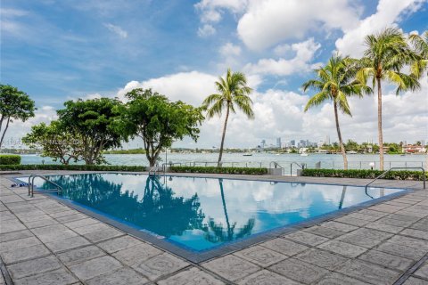 Condominio en venta en Miami Beach, Florida, 1 dormitorio, 79.8 m2 № 2000593 - foto 5