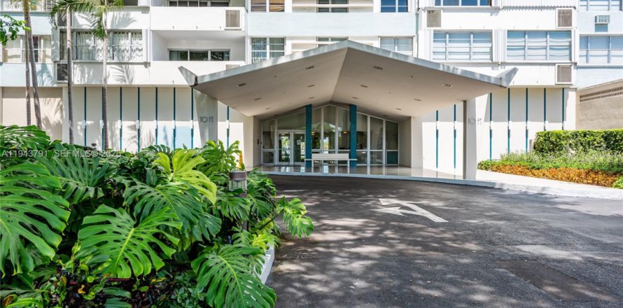 Condominio en Miami Beach, Florida, 1 dormitorio  № 2000593