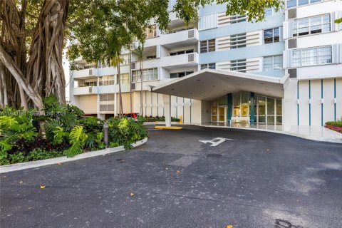 Condominio en venta en Miami Beach, Florida, 1 dormitorio, 79.8 m2 № 2000593 - foto 2